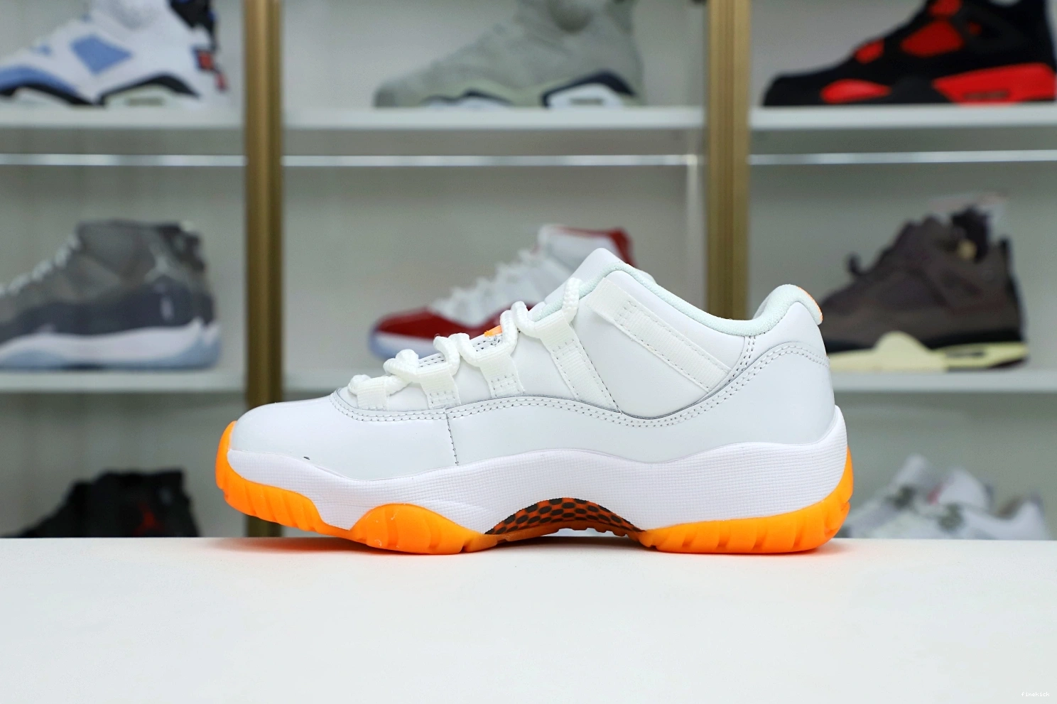 11 CITRUS' 'BRIGHT WMNS LOW RETRO JORDAN AIR 1104